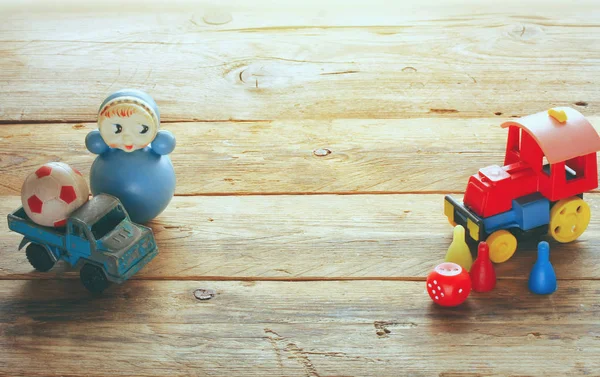 꽈, 트럭, 기차, 공, 오래 된 작은 장난감 — 스톡 사진