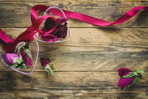 Tarjeta de felicitación del día de San Valentín con corazón transparente — Foto de Stock