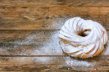 Süzme peynir keki yüzüğüyle