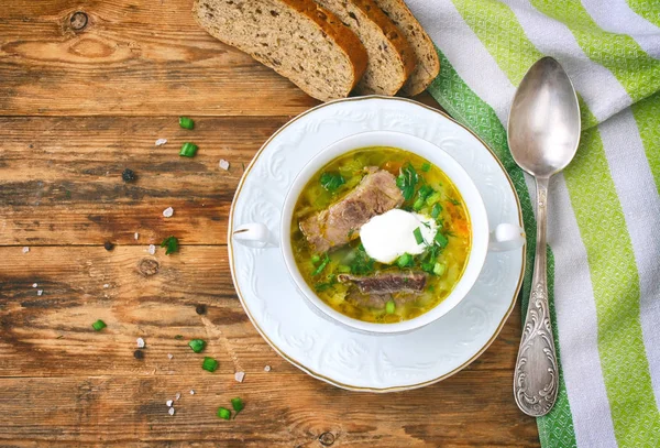 牛肉とサワー クリームのキャベツ スープ シチー — ストック写真