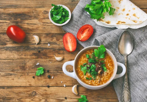 Kharcho soep, rijst, rundvlees, tomaten — Stockfoto