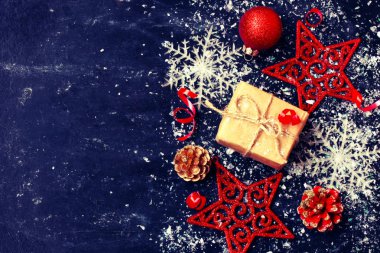 Noel kartı, yılbaşı dekorasyon, hediye kutusu, Kızıl Yıldız, snowfla