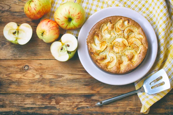 Homemade apple pie on plate top view — Stock Photo, Image