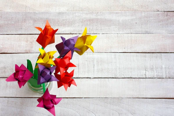 Μπουκέτο με λουλούδια τουλίπα πολύχρωμα origami στην κορυφή vase γυαλιού vie — Φωτογραφία Αρχείου