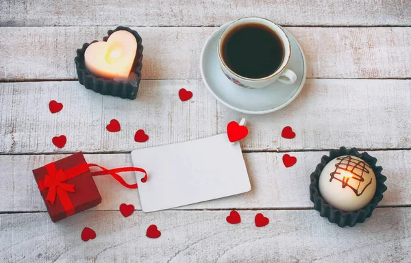Valentines day composition, cup of coffee, gift box, confetti he — Stock Photo, Image