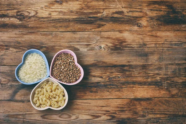 Rijst Pasta Boekweit Ketelvorm Kruidenierswaren Houten Tafel Bovenaanzicht Ruimte Voor — Stockfoto