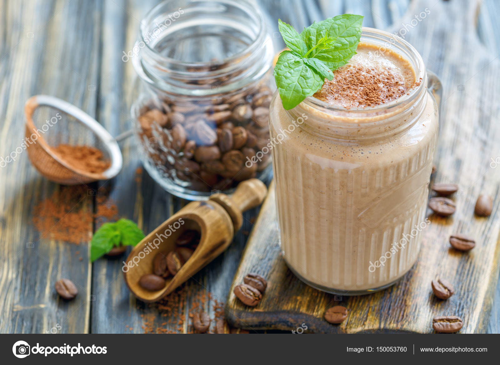 Kaffee-Smoothie mit Banane im Glas. — Stockfoto © sriba3 #150053760