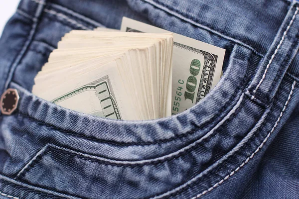 Contant geld in de zak jeans — Stockfoto