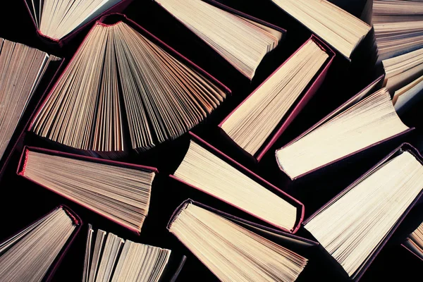 bir retro ile tonda kitaplar 