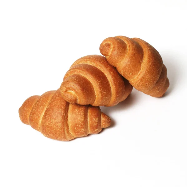 Gebackene Croissants isoliert — Stockfoto