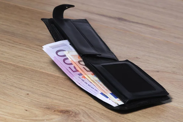 Portefeuille homme avec Euro cash — Photo