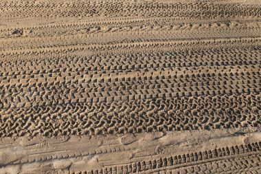 Arka lastik parmak kum izler 