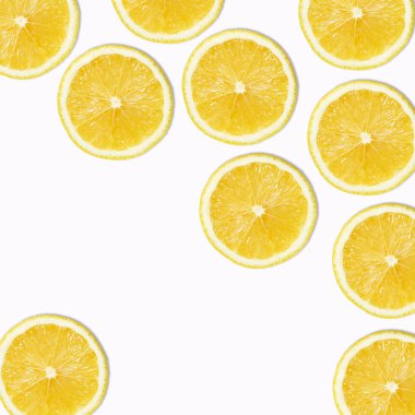 beyaz sarı limon dilimleri