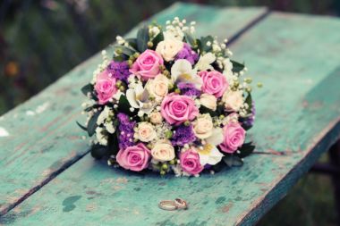  Alyans ahşap üzerine