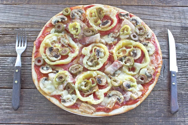 Fresh pizza served on wooden table — Stock Photo, Image