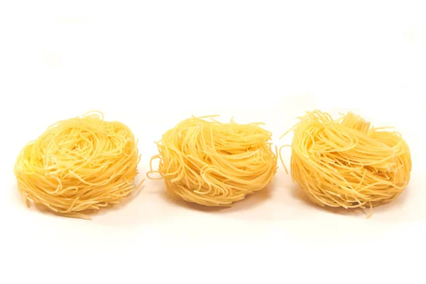 Vermicelli macarrão ninhos isolados em branco — Fotografia de Stock