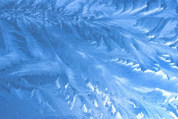 Padrão de gelo na janela no inverno como fundo — Fotografia de Stock