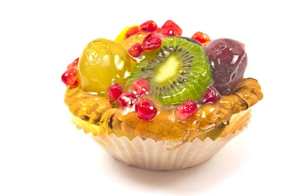 Torta de frutas torta isolada em branco — Fotografia de Stock