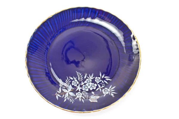 Fialový květinový porcelánový talíř izolované na bílém — Stock fotografie