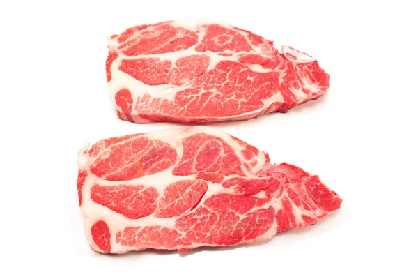 Cuello de cerdo carne cruda aislada sobre fondo blanco — Foto de Stock