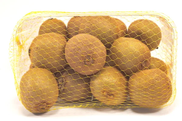Kiwifrukt i plast skål isolerad på vit — Stockfoto