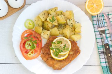 Wiener schnitzel plaka masada patates ile