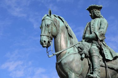 Viyana 'daki Maria Theresien Platz' ın merkezinde heykel