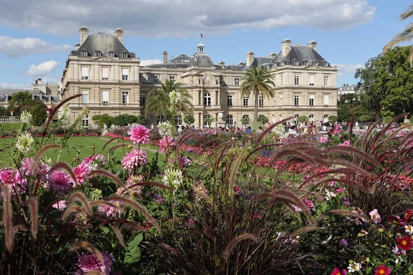 Люксембургский Сад Французский Сенат Париже — стоковое фото