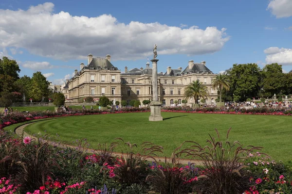 Κήπος Του Λουξεμβούργου Και Γαλλική Γερουσία Στο Παρίσι — Φωτογραφία Αρχείου