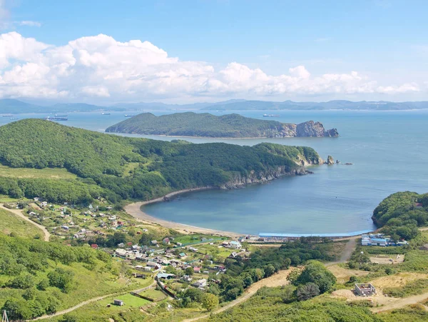 Uitzicht op de baai Nachodka en eiland Lisiy — Stockfoto