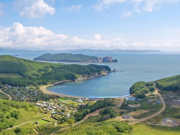 Uitzicht op de baai Nachodka en eiland Lisiy — Stockfoto