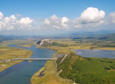 Nehri Vadisi Partizanskaya ve mount kardeşim, sonbahar