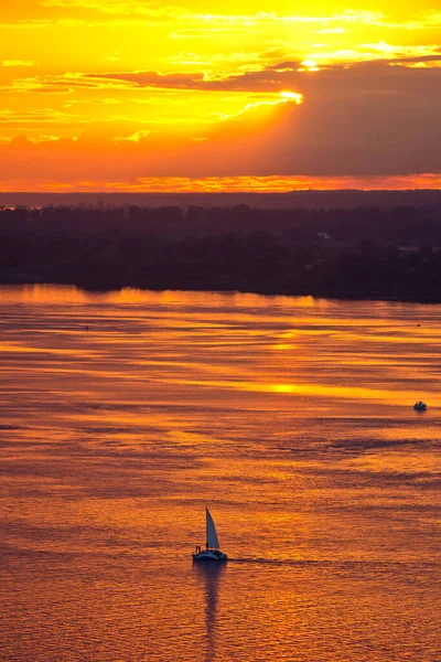 Gouden Zonsondergang Aan Wolga Nizjni Novgorod Rusland — Stockfoto