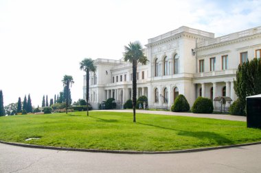 Bahçe Beyaz eski kale 
