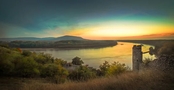 Vista Del Río Morava Desde Castillo Devin Atardecer Cerca Bratislava —  Fotos de Stock