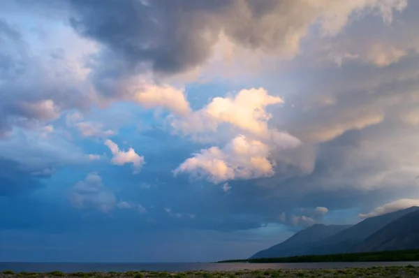 Baikal landskap med sunset bakgrund — Stockfoto