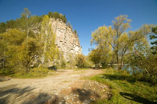 Lenins portret op de berg — Stockfoto