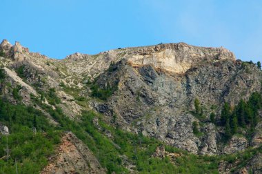 Vahşi ve ıssız dağlar Baykal Gölü