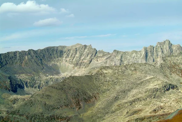 Picos de montaña en el Altay por la mañana —  Fotos de Stock