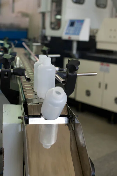 Fabricación e impresión en botellas de plástico —  Fotos de Stock