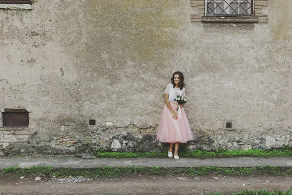 Braut im eleganten Kleid — Stockfoto
