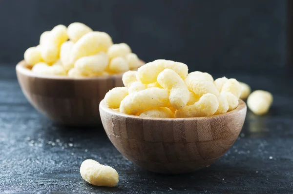 Palitos de maíz en cuencos —  Fotos de Stock