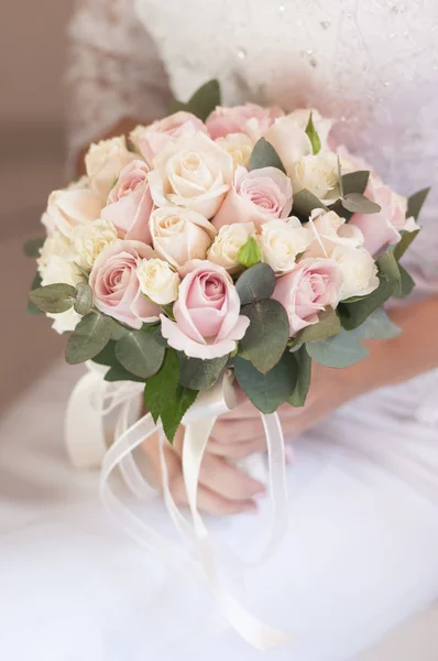 Bröllop bukett med rosor — Stockfoto