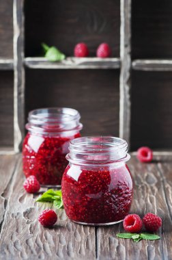 Ev yapımı reçel ahududu ile