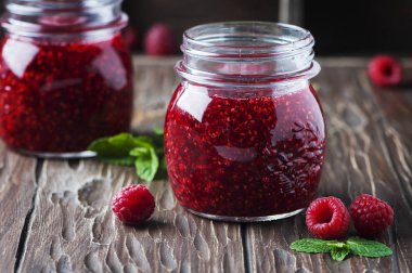 Ev yapımı reçel ahududu ile