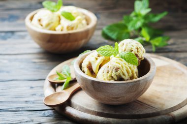 Nane ile tatlı dondurma