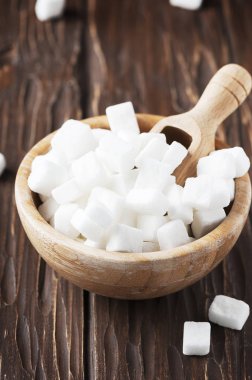 Beyaz şeker kabın içinde