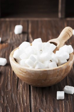 Beyaz şeker kabın içinde