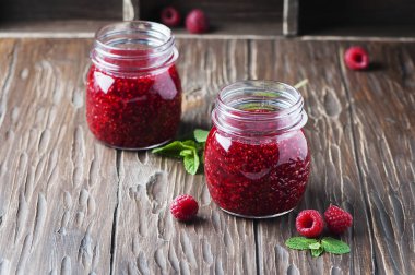 Ev yapımı reçel ahududu ile