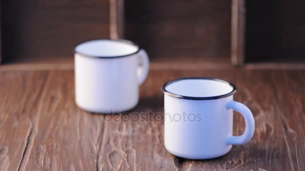 Tazas de agua caliente para té o café — Vídeos de Stock